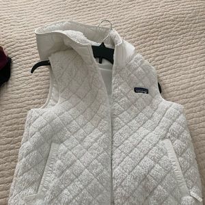 Patagonia White Reversible Vest w/ hood. Sz Small
